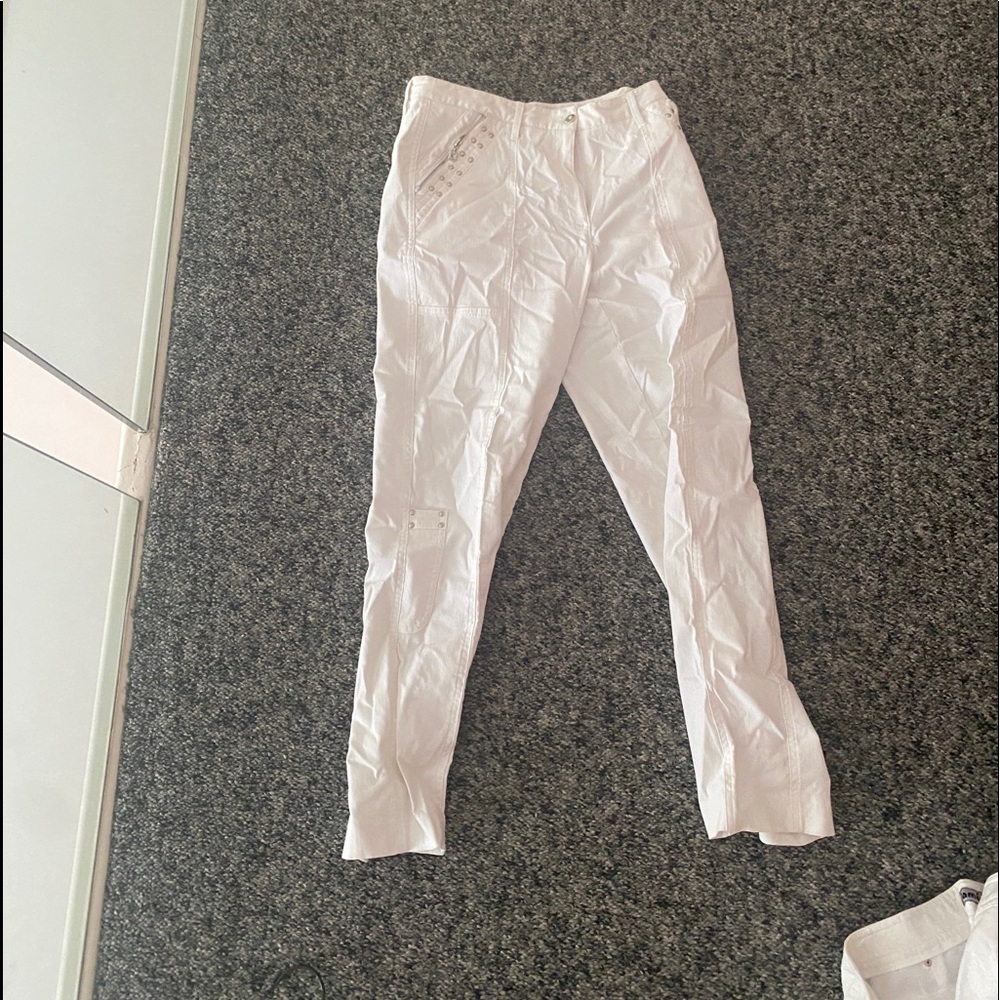 Jamie sadock white pants size 2. Zipper pockets with buttons